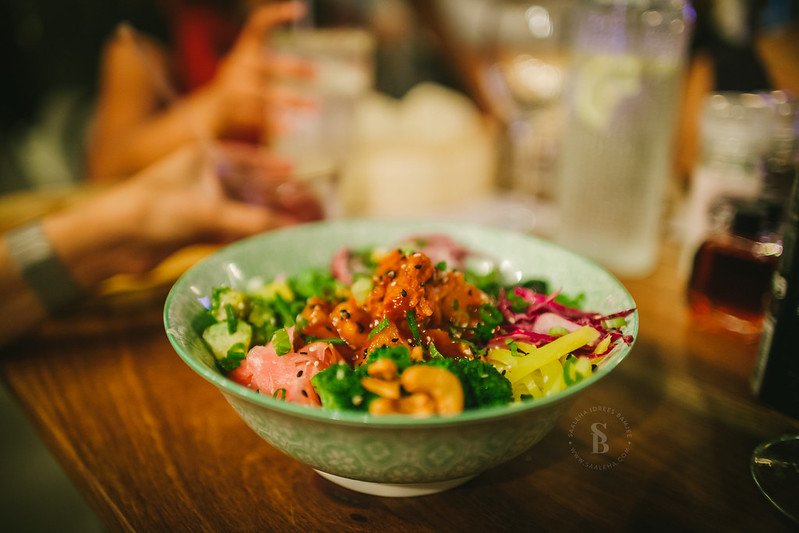 Poke Bowl with Delicious Topping / Flickr / Saaleha Bamjee