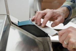 Knife being sharpened / Flickr / Didriks
