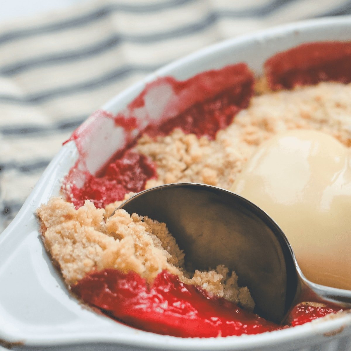 Comforting And Cosy Vegan Fruit Crumble Recipe