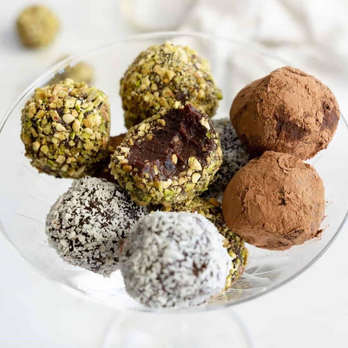 Healthy Cocoa Avocado Balls